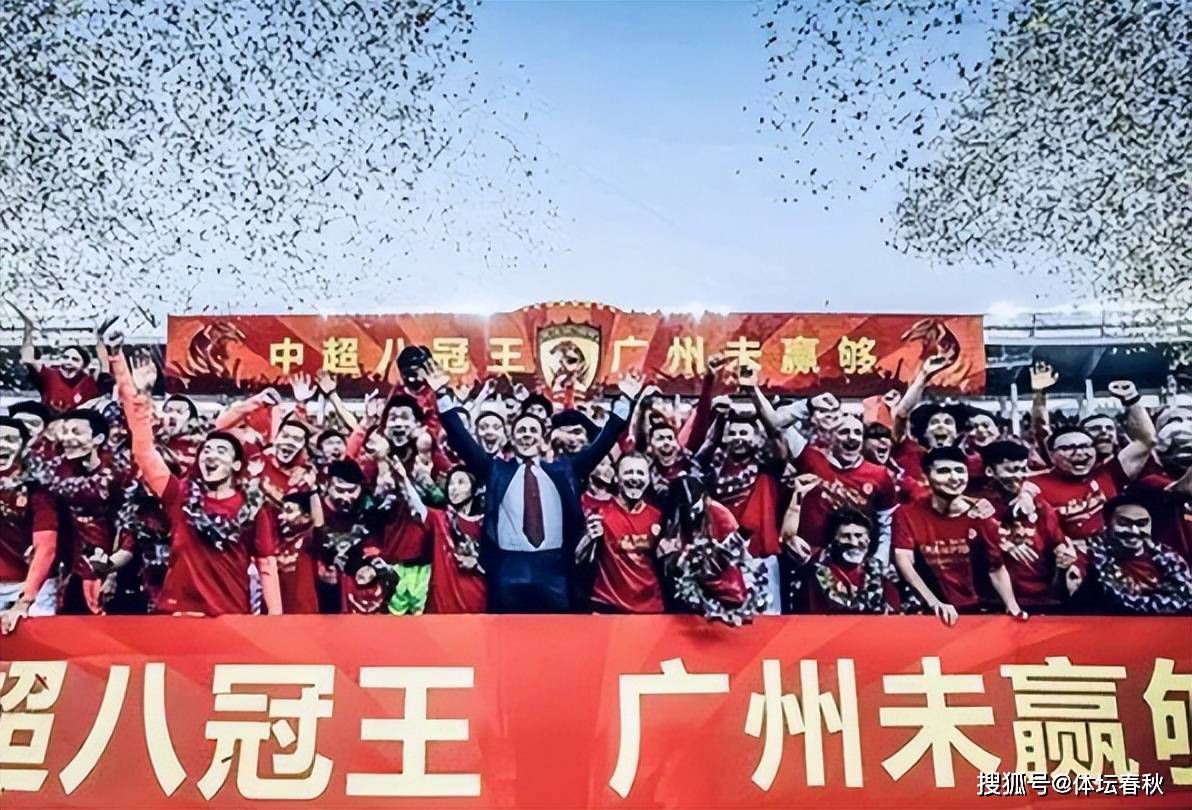 第90分钟，格罗斯大禁区线外得球调整一步起脚远射，桑切斯飞身将球扑出底线！